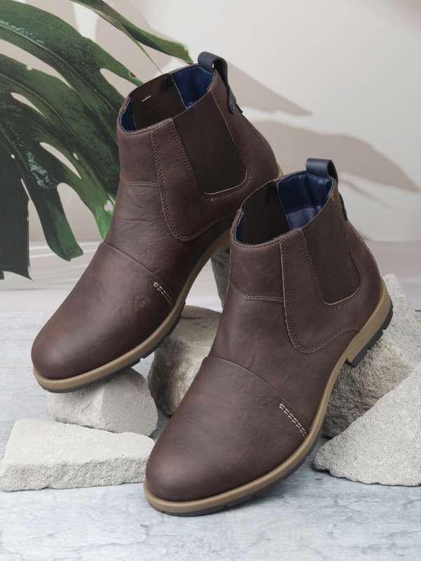 Brown colour boot shoes store
