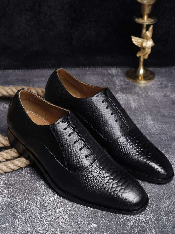 Pointed shop formal shoes