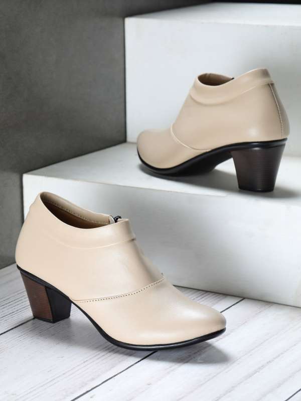 Ladies boots on myntra top