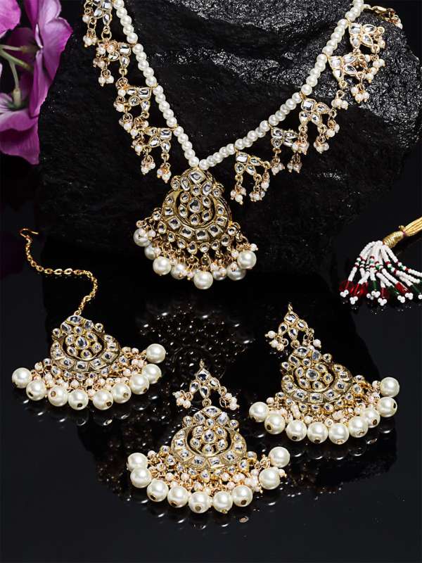 Necklace set on sale on myntra