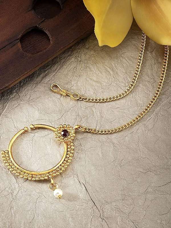 Gold nose pin outlet with chain