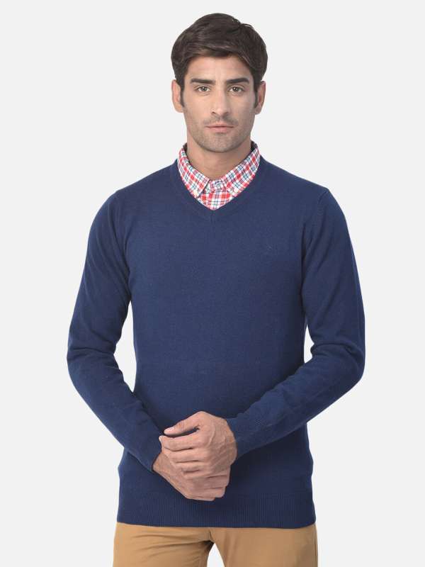Men's sweater with wooden buttons sales