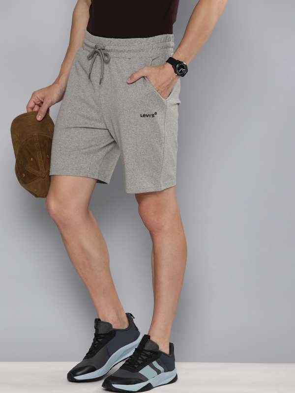 Levis half pant top