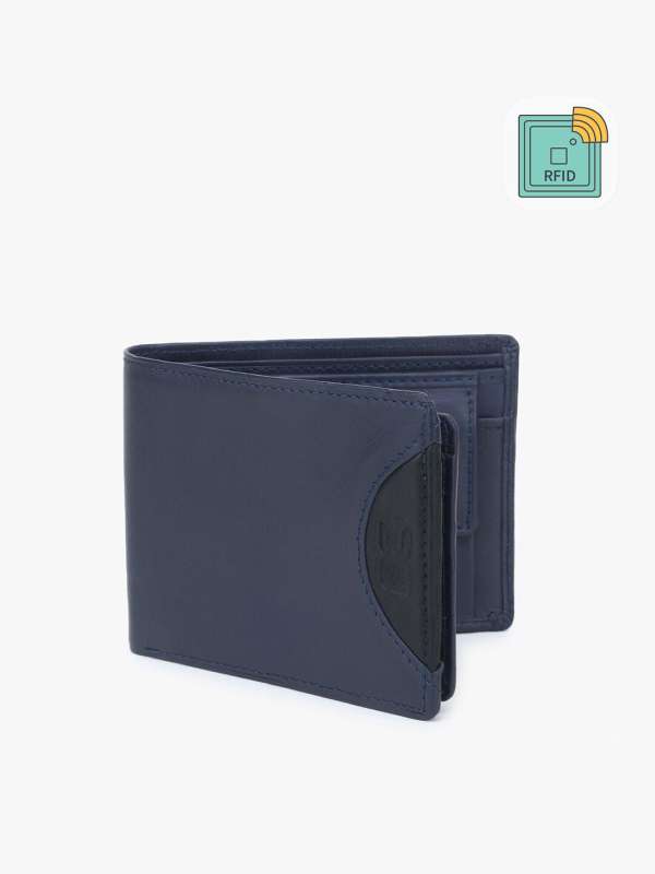 Hiking wallet store