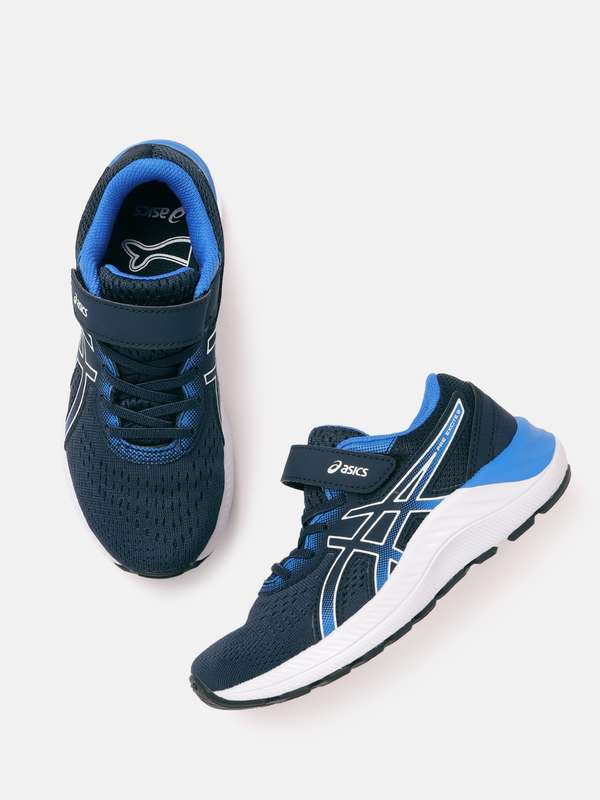 asic walking sneakers
