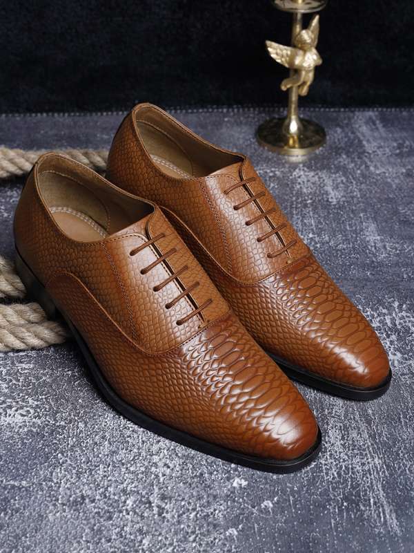 Pointed shoes mens india online hot sale
