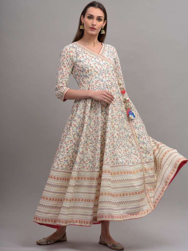 White best sale anarkali myntra