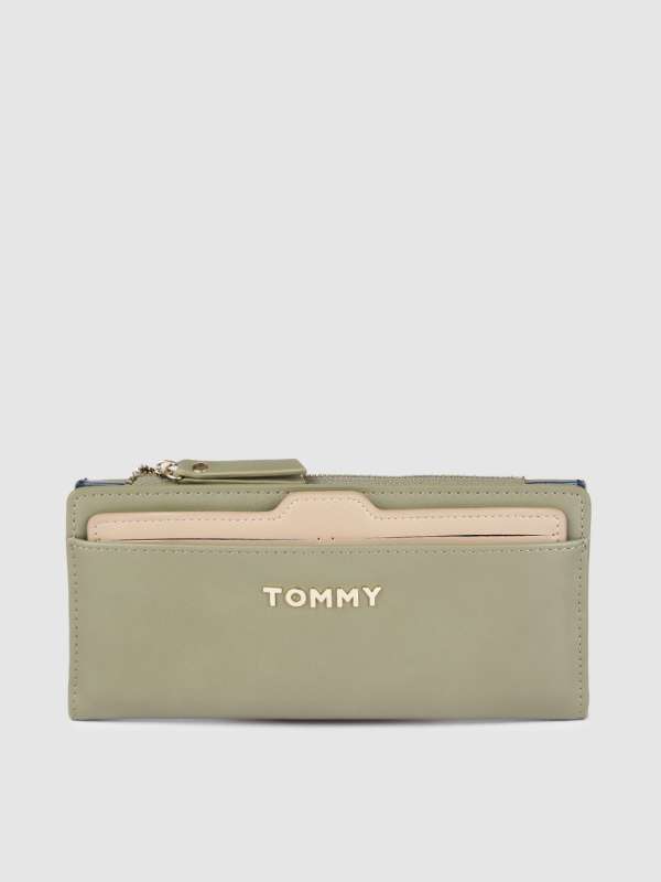 Tommy hilfiger wallets myntra deals