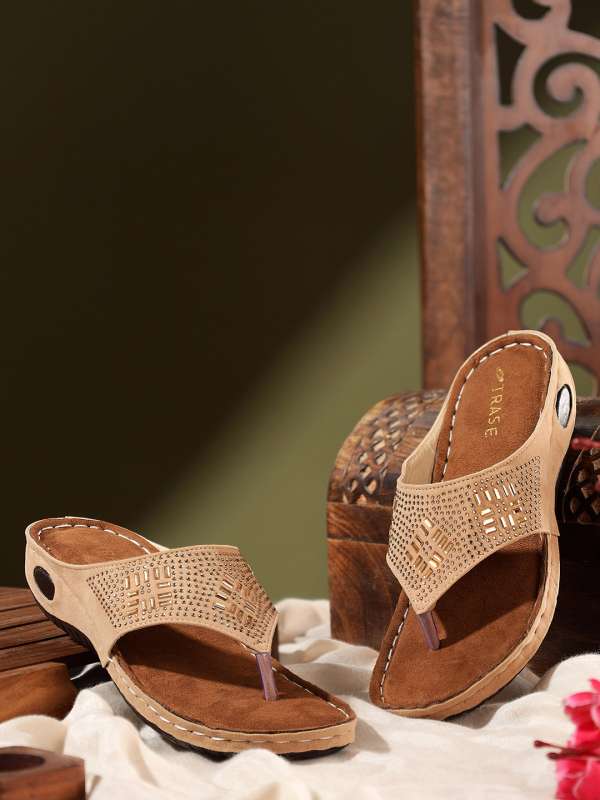 Flat chappals for ladies online discount