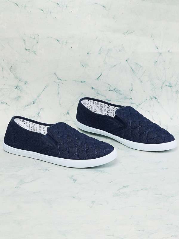 max slip on sneakers