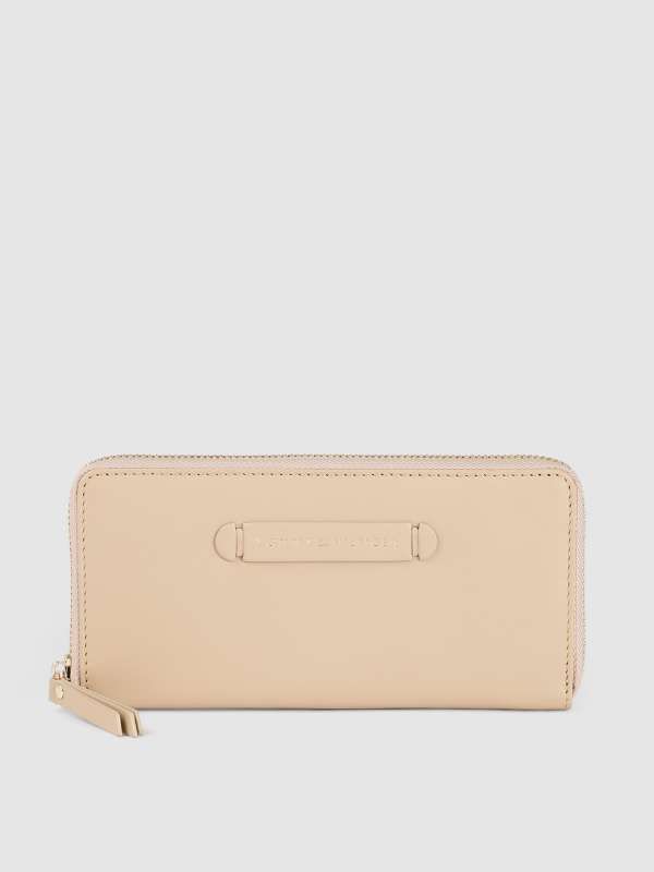 Tommy hilfiger wallets shop myntra