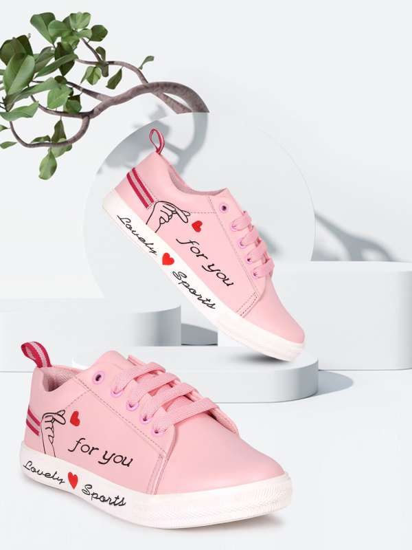 Sports shoes for girls under clearance 500