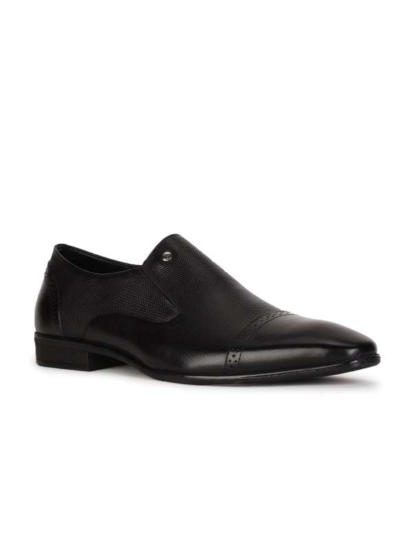 Hush puppies myntra 2025