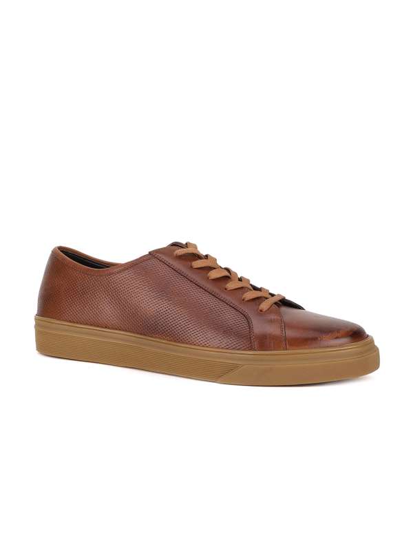 Hush puppies myntra 2025