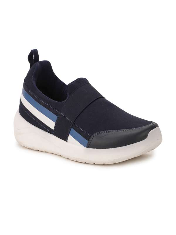 Bata black hotsell canvas shoes