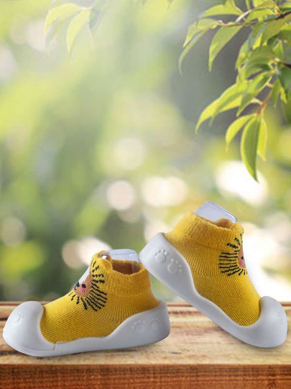 Yellow colour shoes online on sale