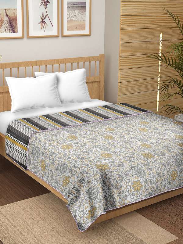 Blankets quilts shop & dohars