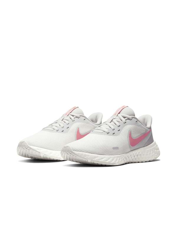 Snapdeal nike white sales shoes