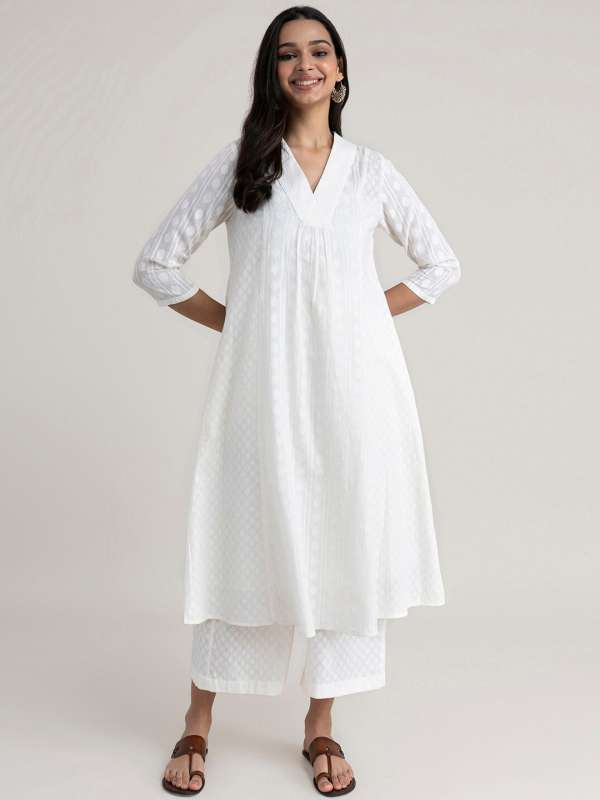 White kurtis hotsell online myntra