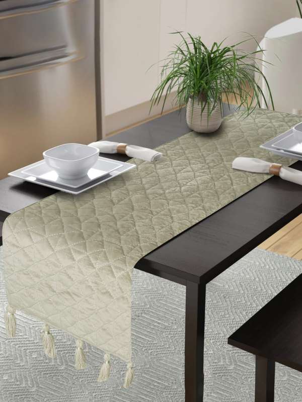 Table clearance runner online