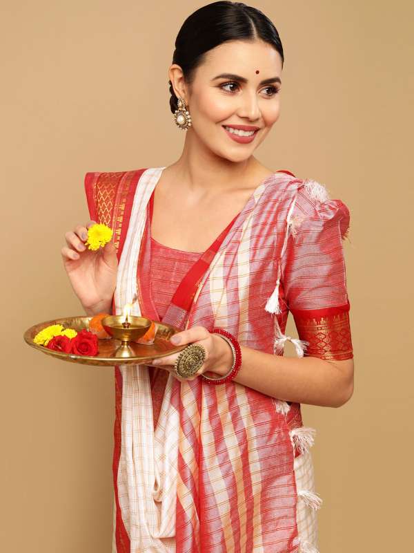 Traditional red and white bengali saree sales