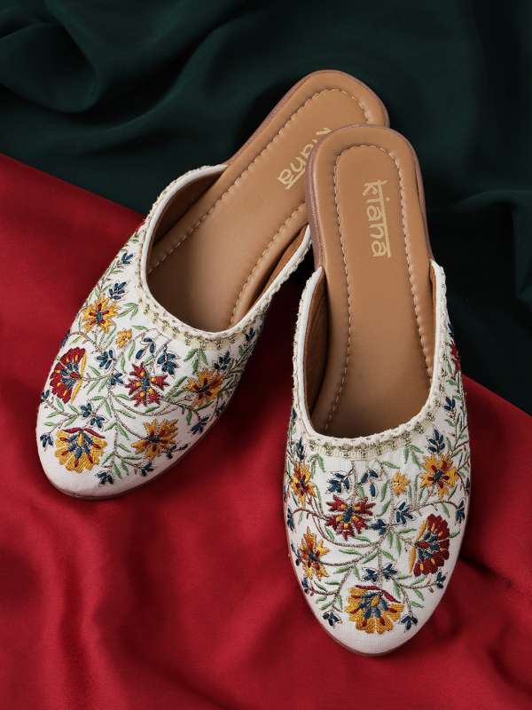 White flats deals for women