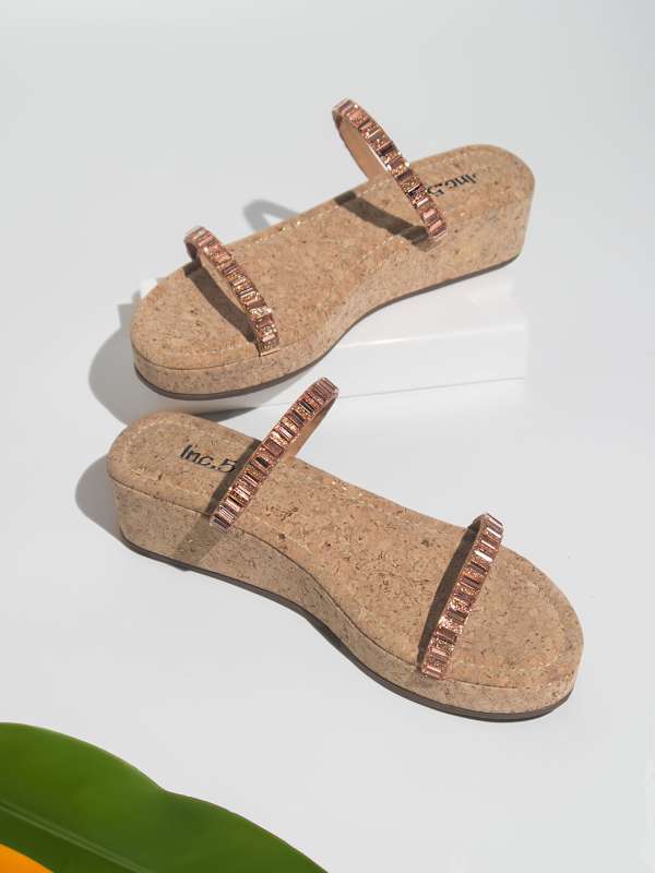 Flip flops with bow on 2025 top
