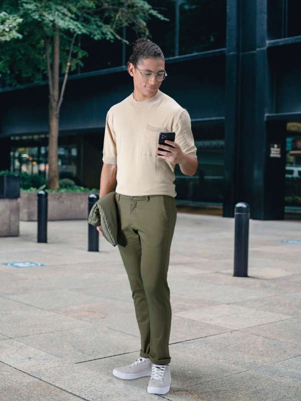 How to Look Chic in Cargo Pants | Brunette from Wall Street