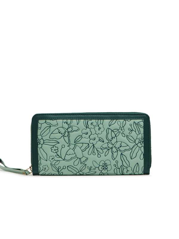 Chumbak clutches clearance