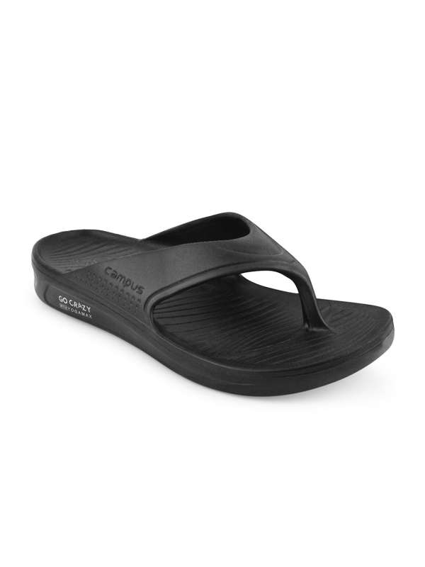 So black shop flip flops