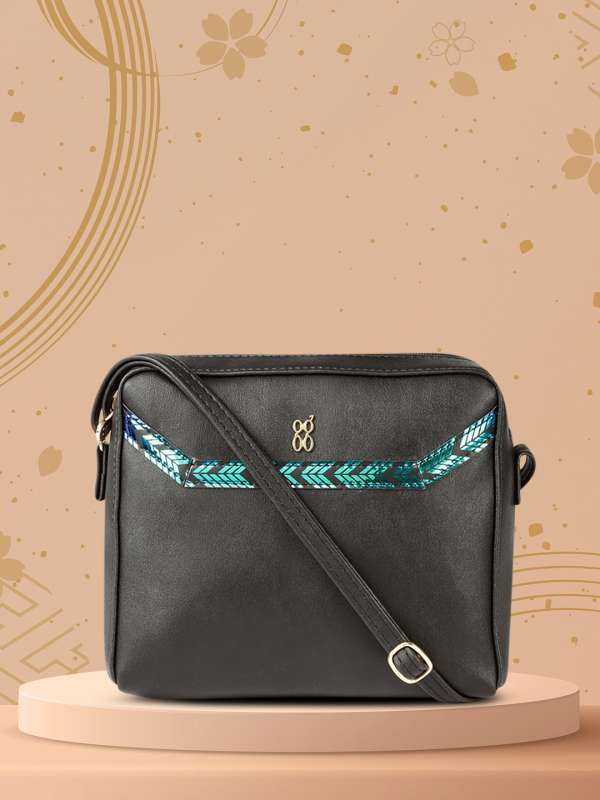 Baggit black discount sling bag