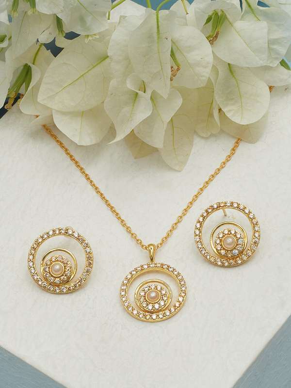 Details more than 125 chain with pendant and earrings best seven.edu.vn