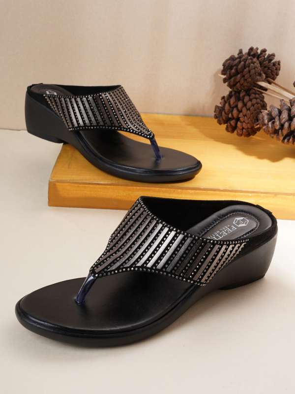 Black female sandals store