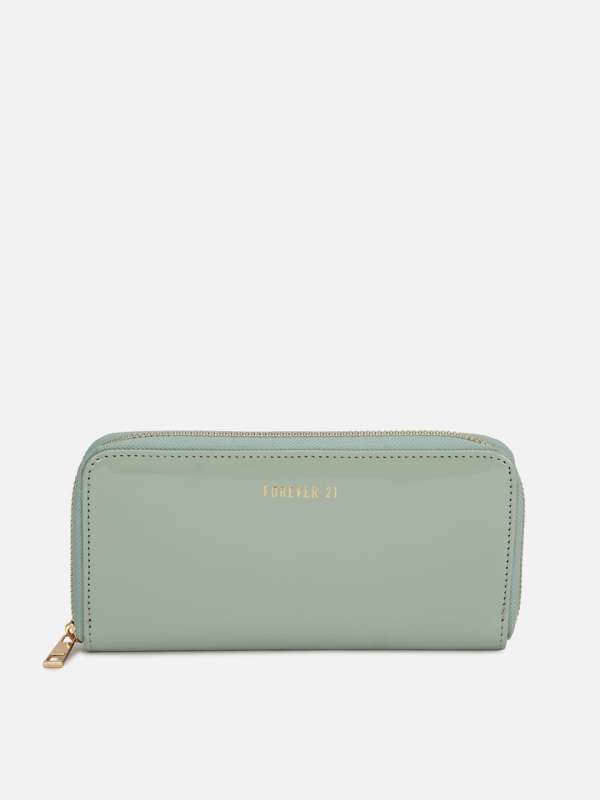 Diana korr clutches new arrivals