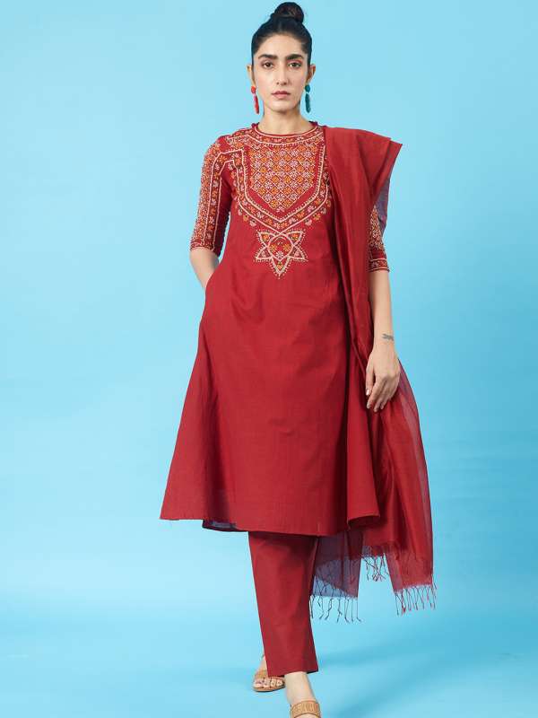 Okhai kurtas store