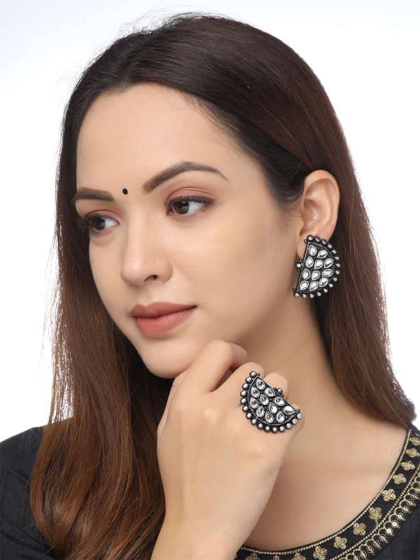 Rings and earrings shop online