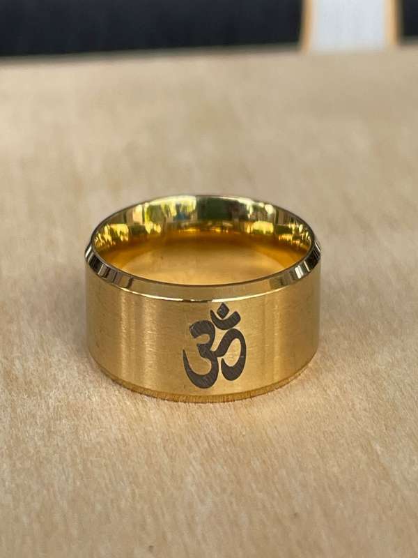 Mens gold ring hotsell price below 6000