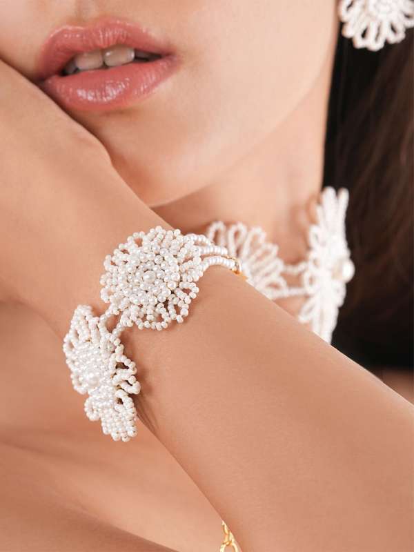 Latest hand bracelet store
