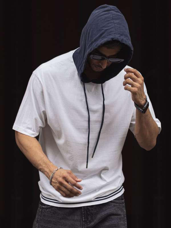 Hooded t shirt myntra deals
