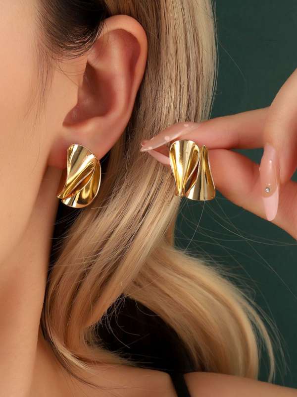 Nike earrings studs top
