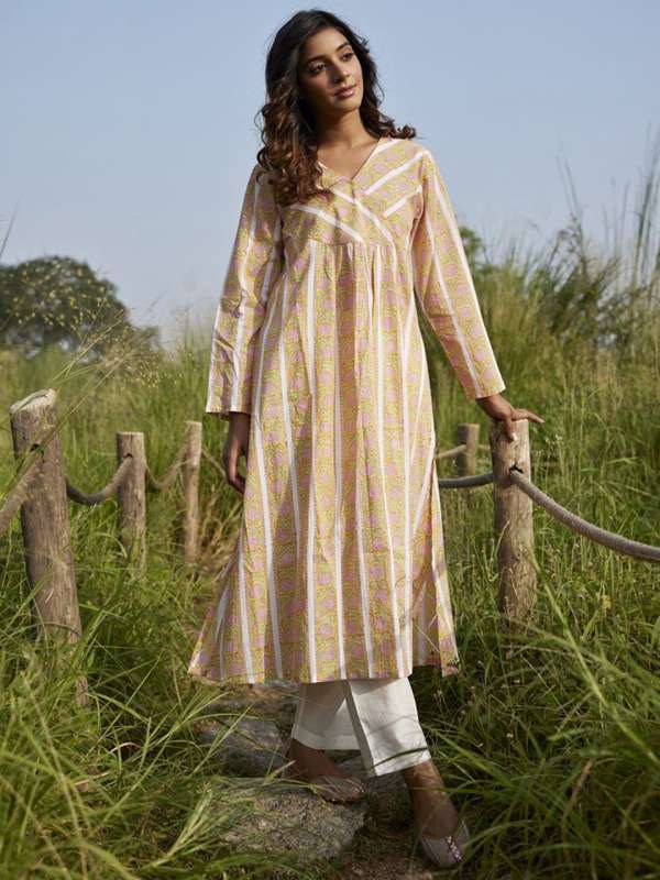Buy Latest Collection of Women Ethnic Wear Online at Myntra