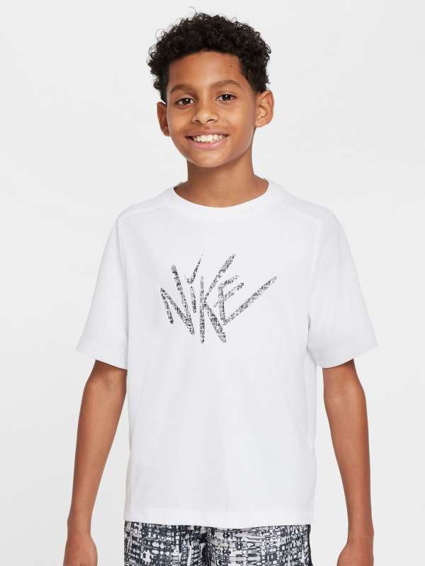 Nike tshirt boys sales