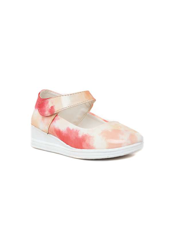 Shoe shopping with jane top