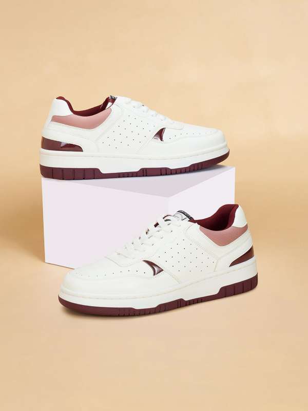 Sneakers kets new arrivals