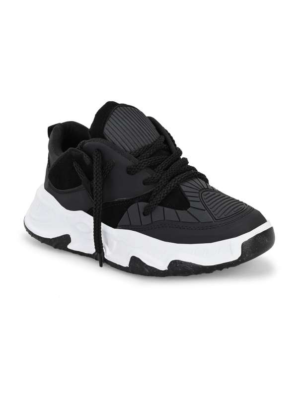 Free sports shoes outlet