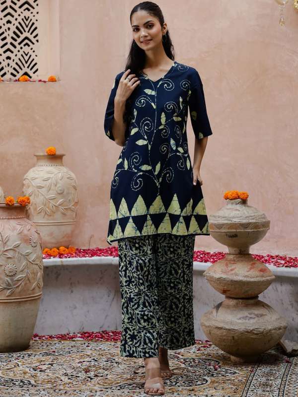 Kurtis With The Chennai Silks Kurtas Sss008 Patiala Set Buy Kurtis With The Chennai Silks Kurtas Sss008 Patiala Set online in India