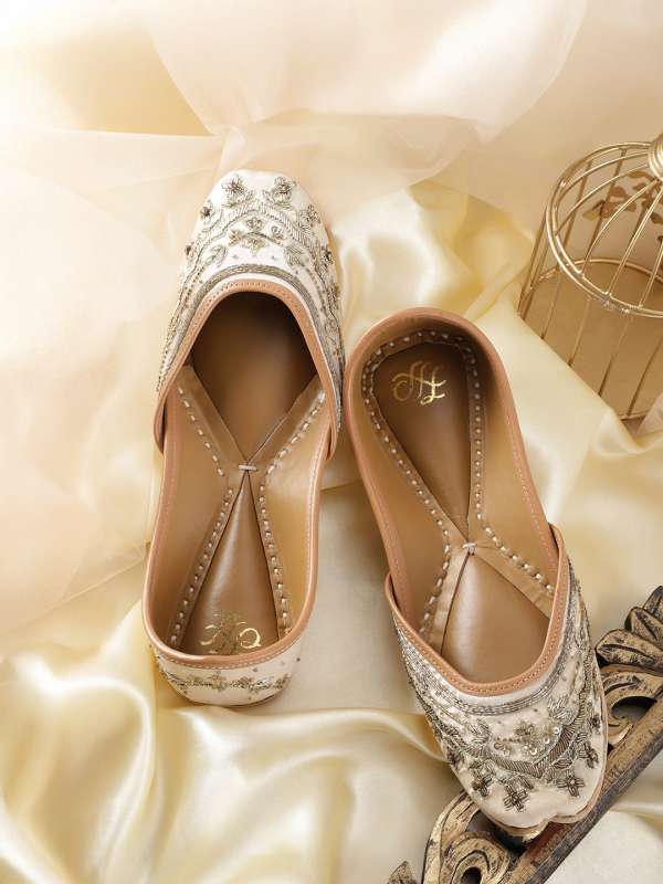 Jutti online myntra store