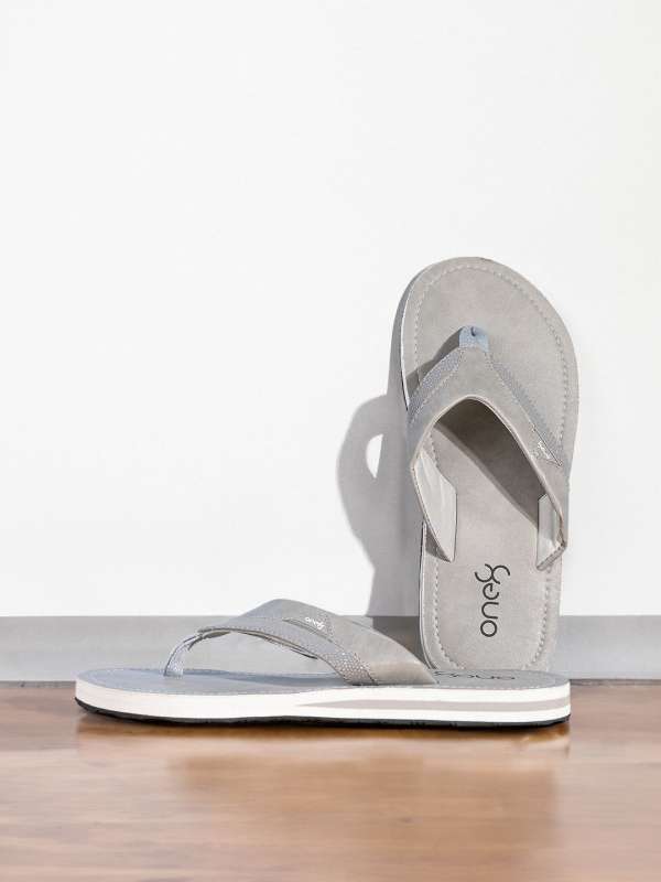One8 flip flops top