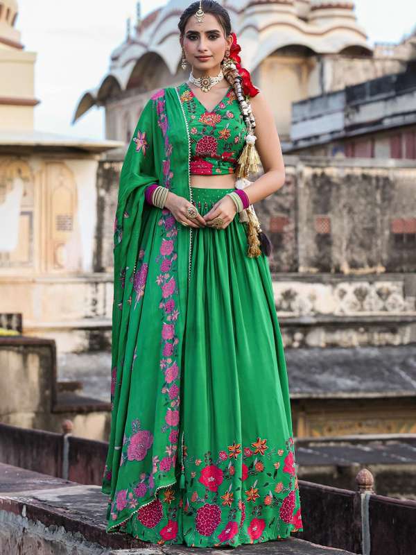 Full flared lehenga online clearance