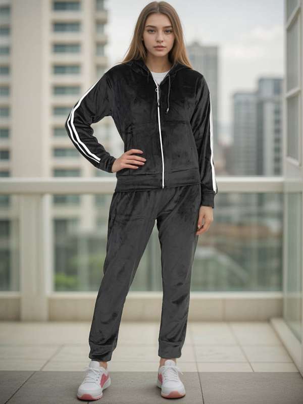 Woolen tracksuit store